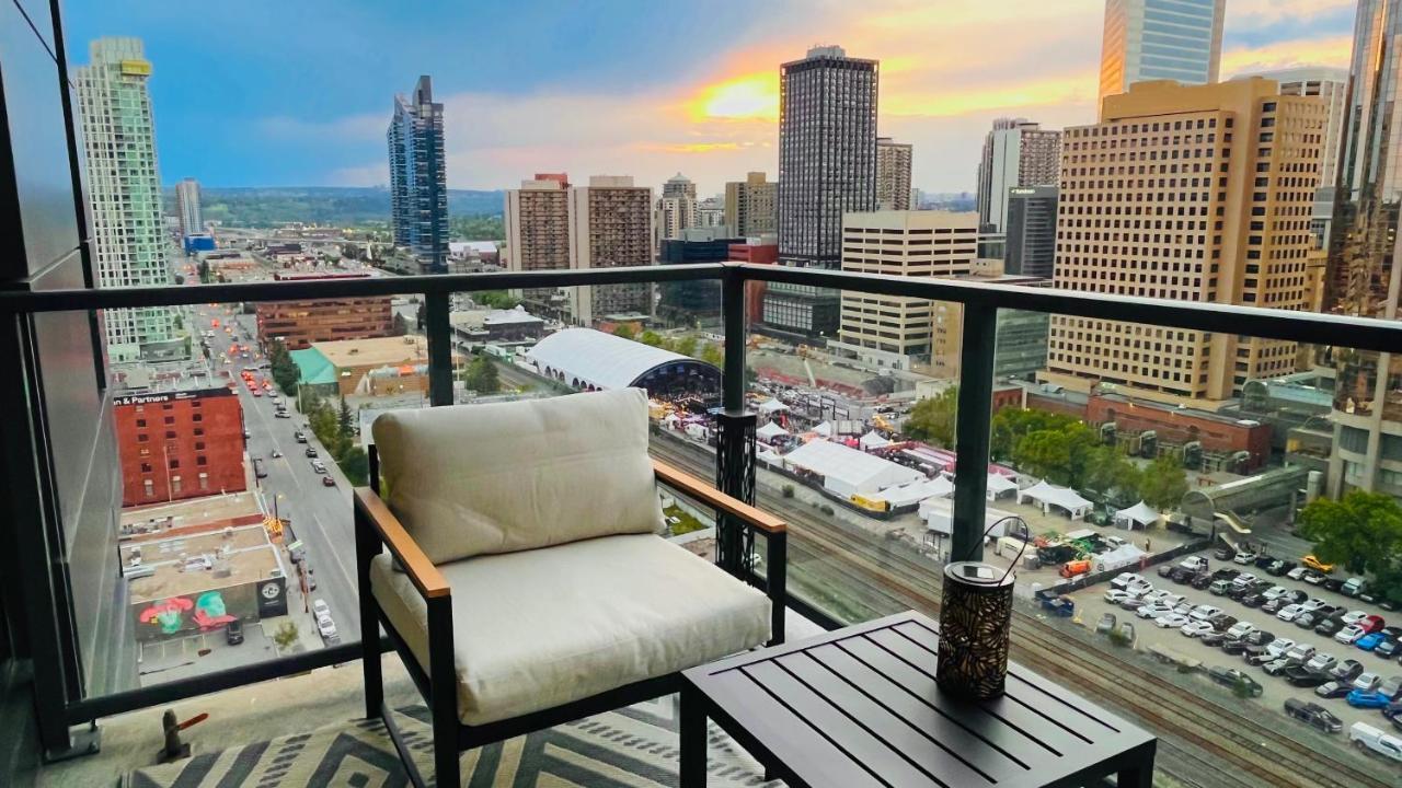 YYC Luxury Downtown Sunset Getaway - Your Home Away From Home - Fully Stocked Kitchen, Gym, Balcony, Free Parking מראה חיצוני תמונה