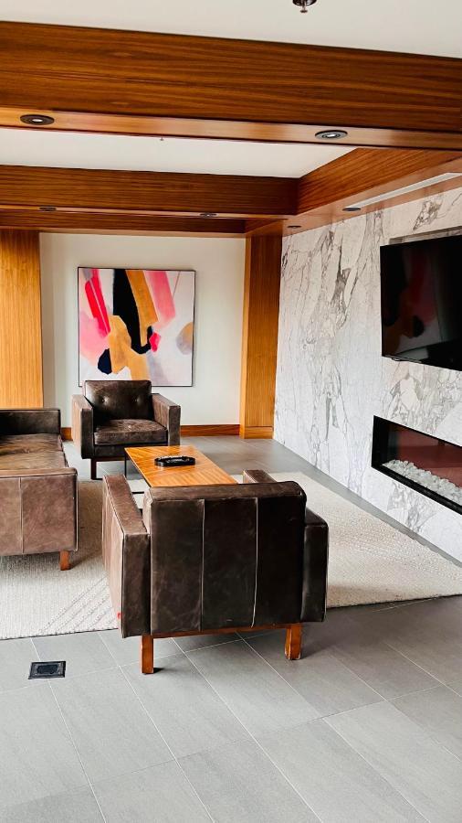 YYC Luxury Downtown Sunset Getaway - Your Home Away From Home - Fully Stocked Kitchen, Gym, Balcony, Free Parking מראה חיצוני תמונה