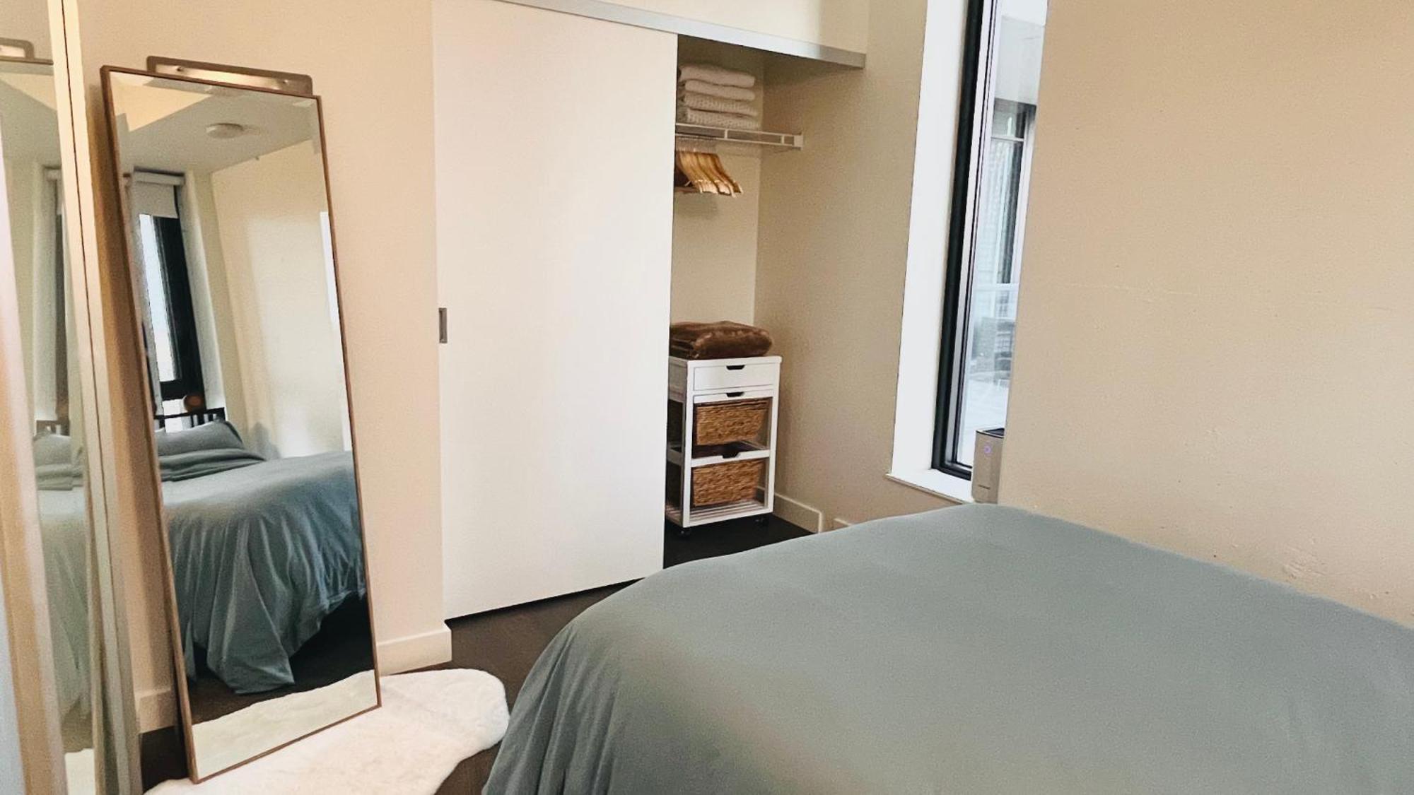 YYC Luxury Downtown Sunset Getaway - Your Home Away From Home - Fully Stocked Kitchen, Gym, Balcony, Free Parking מראה חיצוני תמונה
