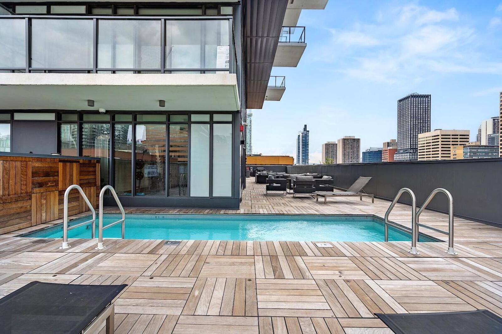 YYC Luxury Downtown Sunset Getaway - Your Home Away From Home - Fully Stocked Kitchen, Gym, Balcony, Free Parking מראה חיצוני תמונה